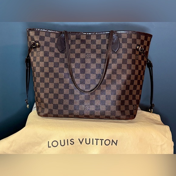 Louis Vuitton Handbags - Louis Vuitton Neverfull MM in Damier Ebene Canvas